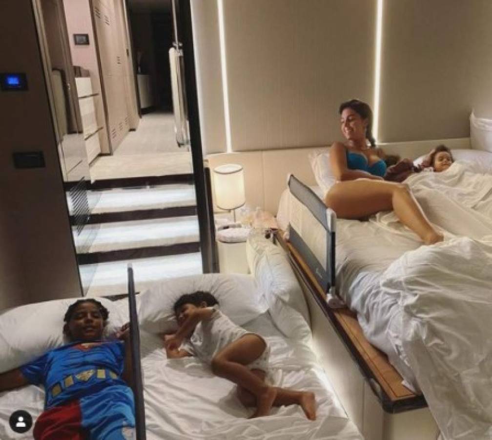 Las fotos más 'fogosas' de Georgina Rodríguez en la cama que comparte con Cristiano Ronaldo