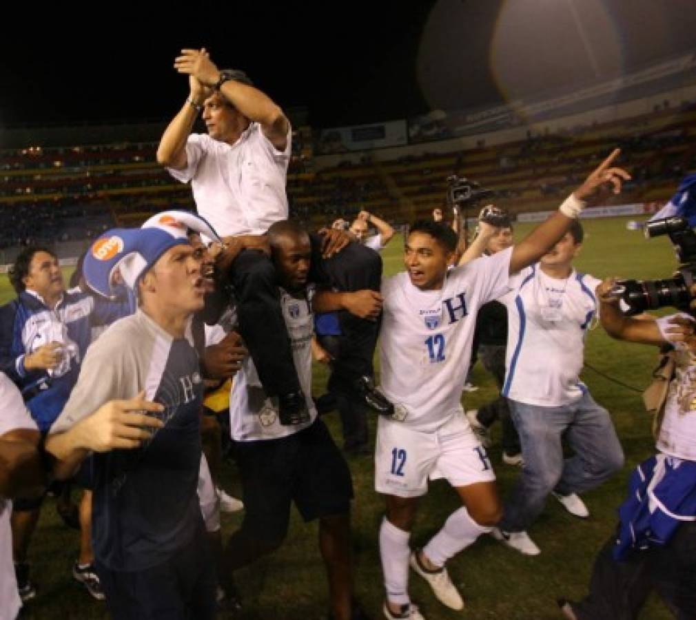 Fotos: La noche inolvidable de Honduras en San Salvador que dio el pase a Sudáfrica