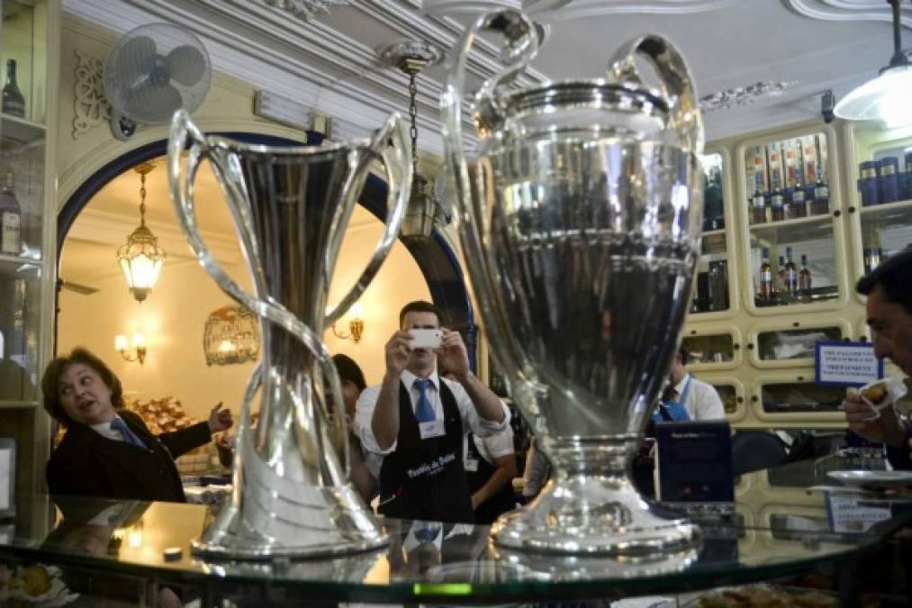 Lisboa recibe los trofeos de la Liga de Campeones