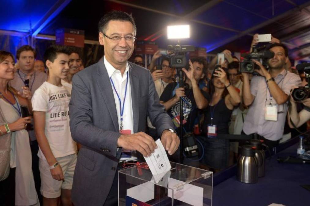 Jugadores y socios participan en elección presidencial del Barcelona