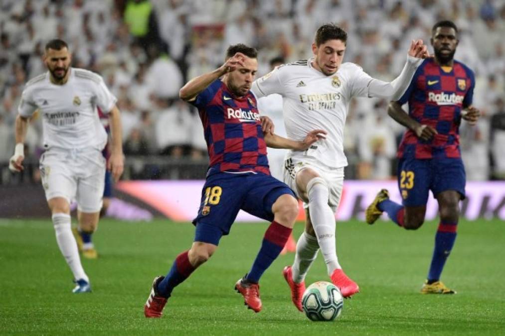 Real Madrid nuevo líder en España tras derrotar al Barcelona en el clásico con goles de Vinicius y Mariano