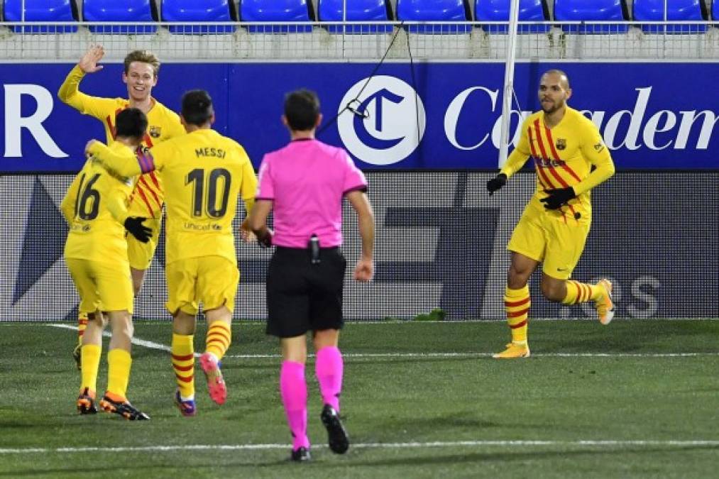 Sin brillo, el Barcelona superó al colero Huesca tras un gol de Frenkie de Jong y es quinto en La Liga