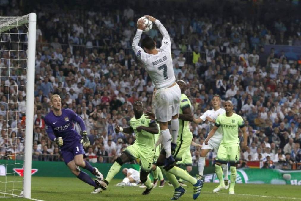 Cristiano Ronaldo la hizo de basquetbolista frente al Manchester City