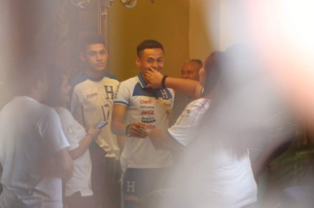 ¡Bonito gesto! Familiares visitan a Andy Najar