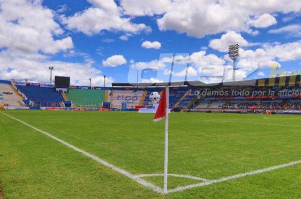 Afición llena el estadio Nacional para ver a Ronaldinho