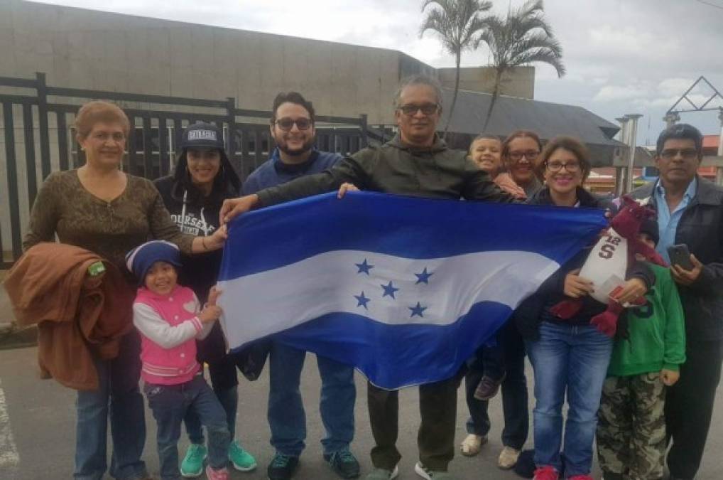 Hondureños viven al máximo el clásico tico que busca a su finalista