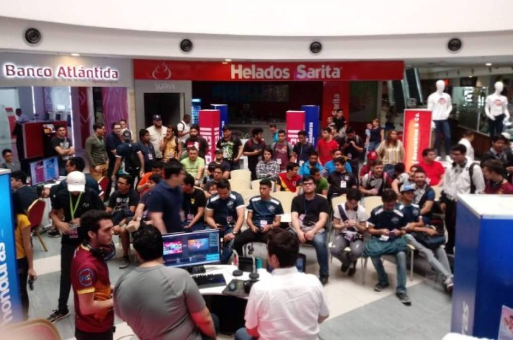 Sigue en vivo el torneo SMASH de DIEZ que se realiza en Galerías del Valle