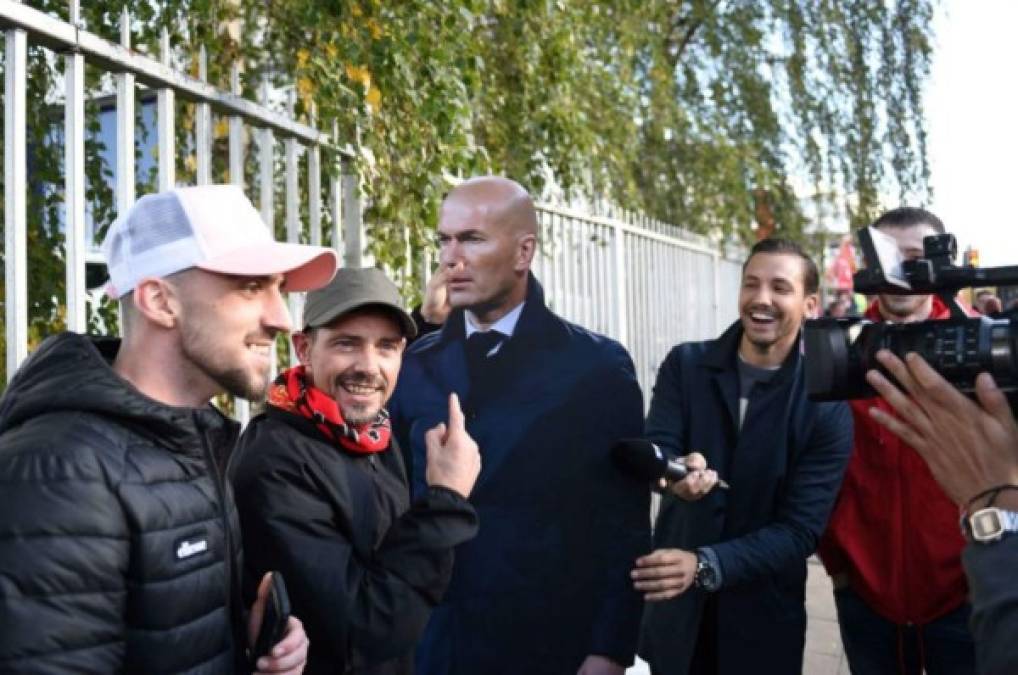 Aficionados del Manchester United piden a Zidane de una forma muy peculiar