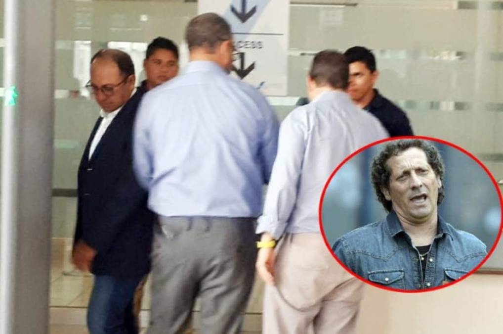 Pedro Troglio arriba a Honduras y es sacado por un salón diplomático