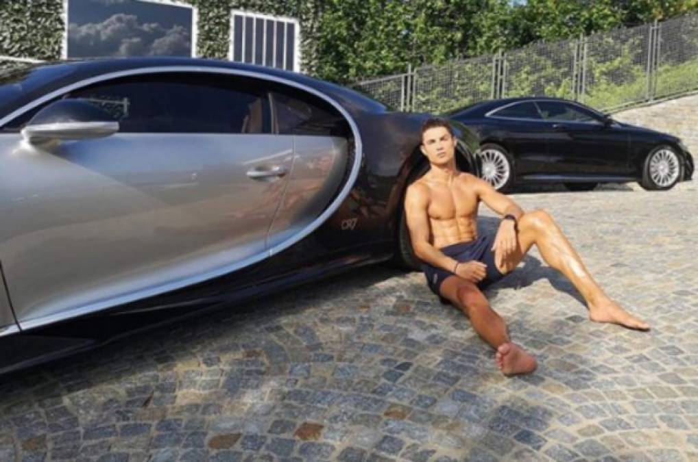 Cristiano Ronaldo muestra su nuevo juguete: Un Bugatti Chiron que lleva sus iniciales   
