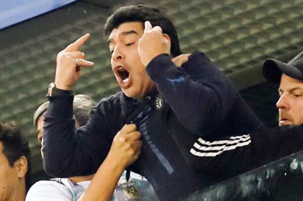 La FIFA castiga a Maradona por comportamiento vergonzoso