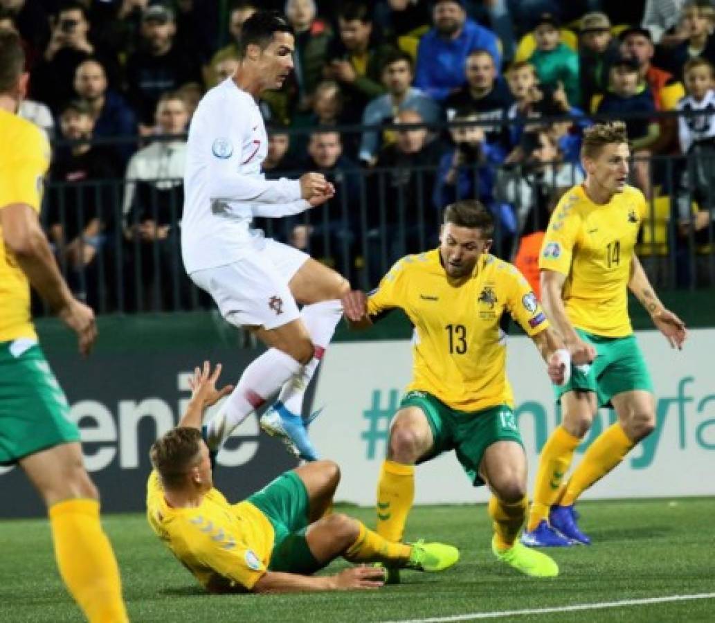 ¡Noche mágica! Cristiano Ronaldo se luce en goleada de Portugal marcando un póker