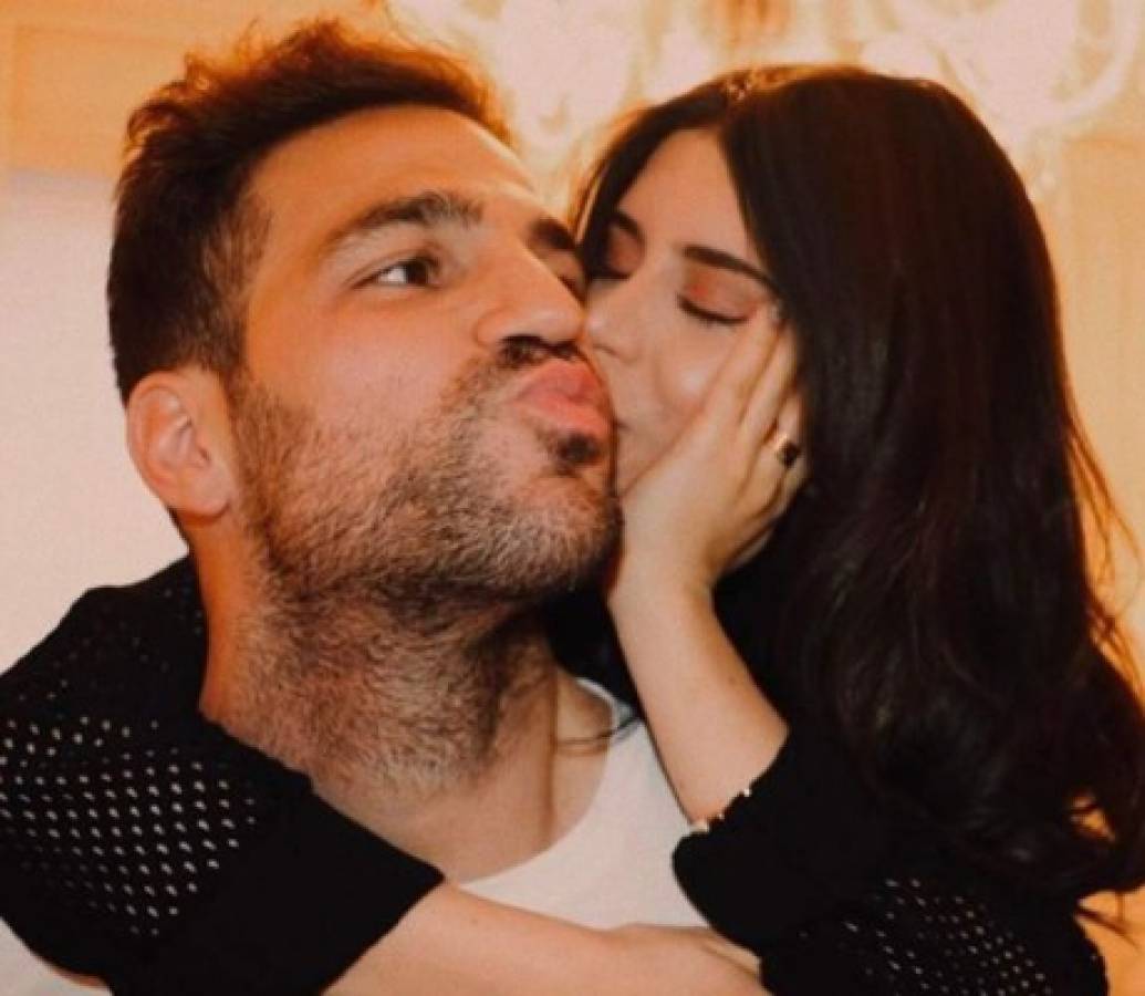 ¡UNA MUÑECA! Así es la bella hijastra que tiene el jugador español Cesc Fabregas