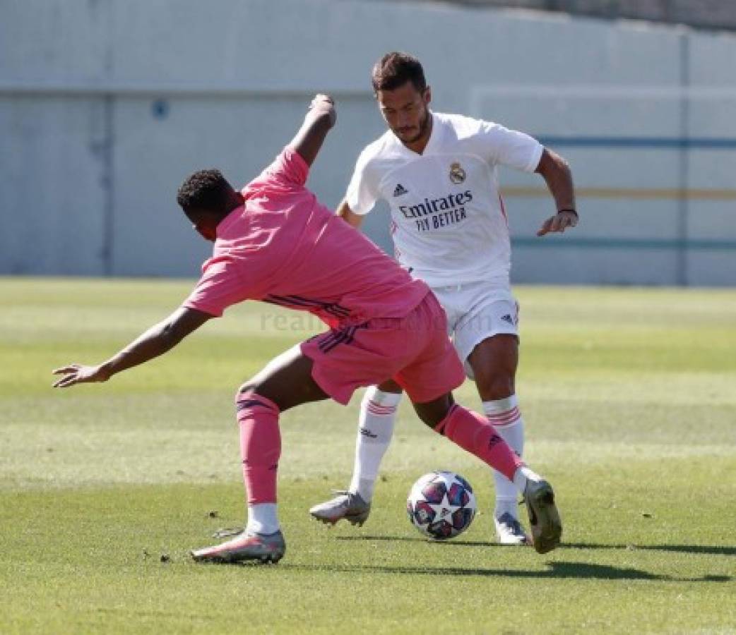 Real Madrid presume su nuevo uniforme en un 'colectivo' y Zidane da pistas de su 11 ante el City