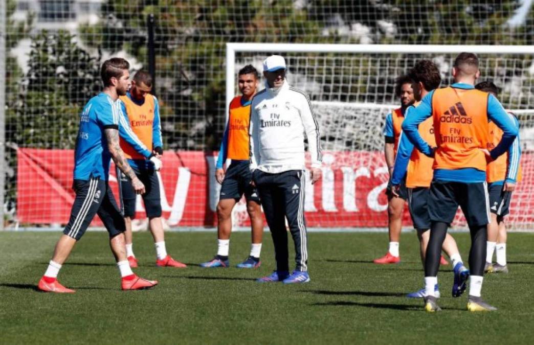 FOTOS: El cariño a Benzema, la primera charla y el aplauso a Ramos en el primer entrenamiento de Zidane en el Real Madrid