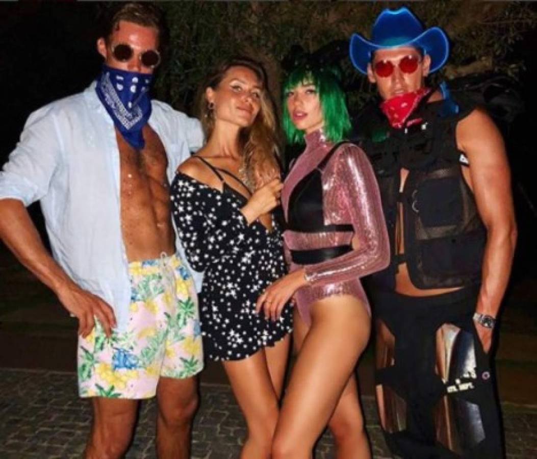 ¡Desenfrenada! Dua Lipa se monta fiestón en Ibiza tras cumplir 23 años