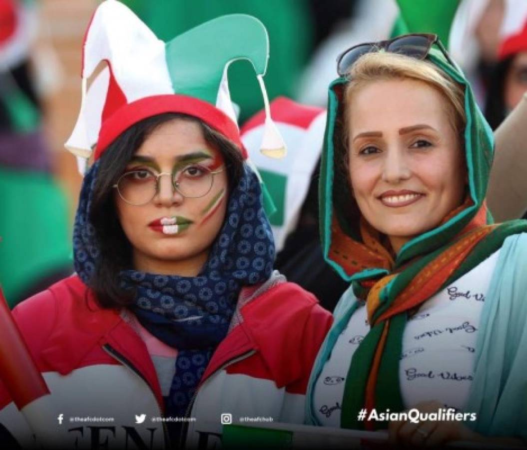 Euforia total: Por primera vez, mujeres asisten a un partido oficial de futbol en Irán