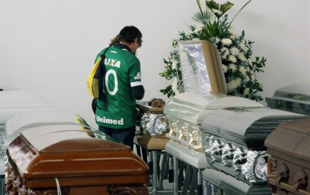 ¡QUE DURO! Las imágenes más tristes del adiós a futbolistas del Chapecoense