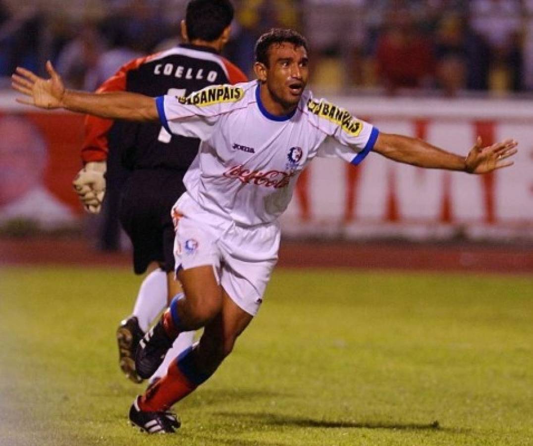 Así fue el primer 11 de Nahún Espinoza con Olimpia ante Motagua en el 2005