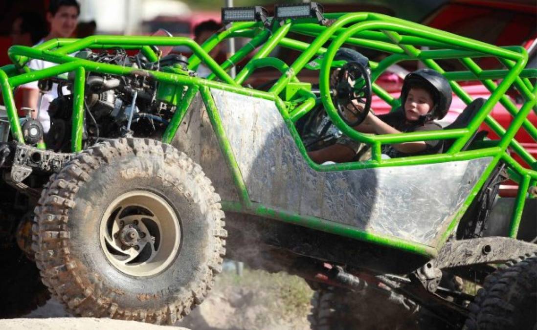 La Expo Xtrema en 4X4 inicia con mucho colorido