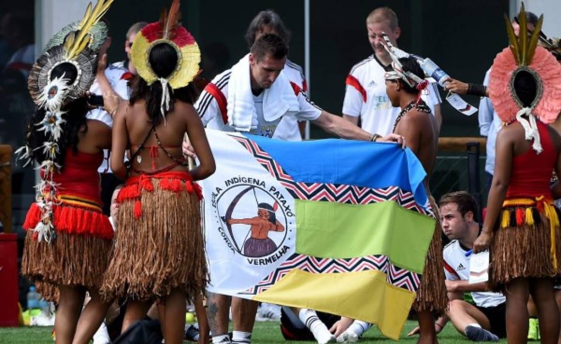 Indígenas llevaron alegría al entrenamiento de Alemania