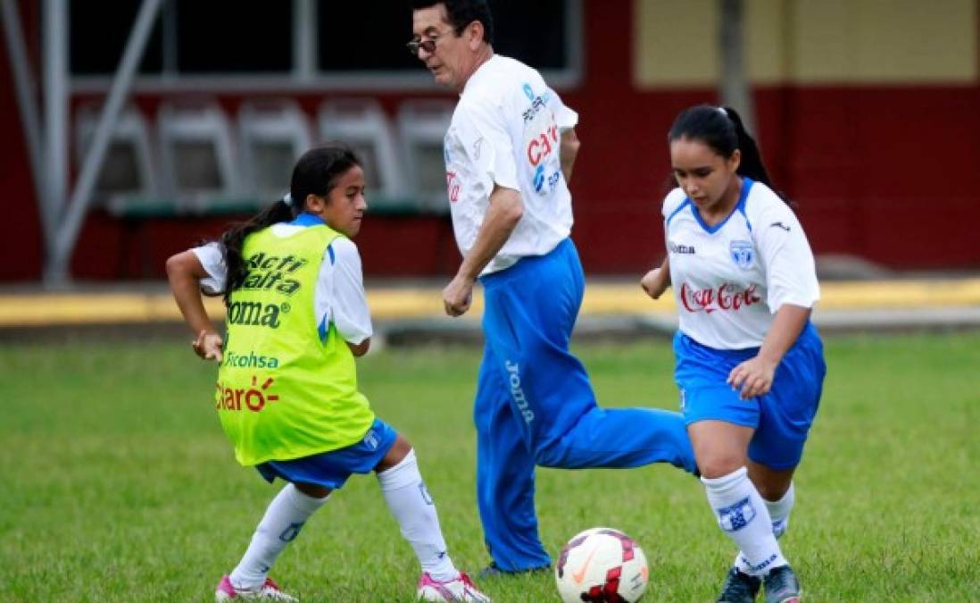 Sub 15 femenina de Honduras se va al Gran Caimán