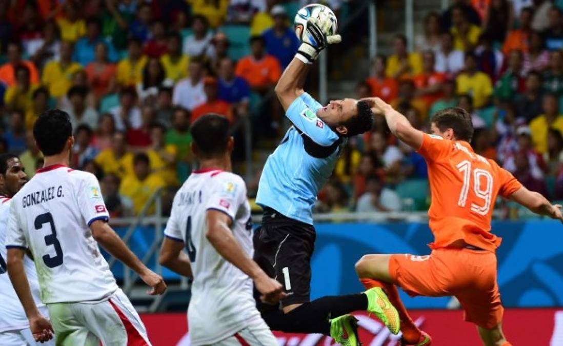 Holanda elimina en penales a una heroica Costa Rica