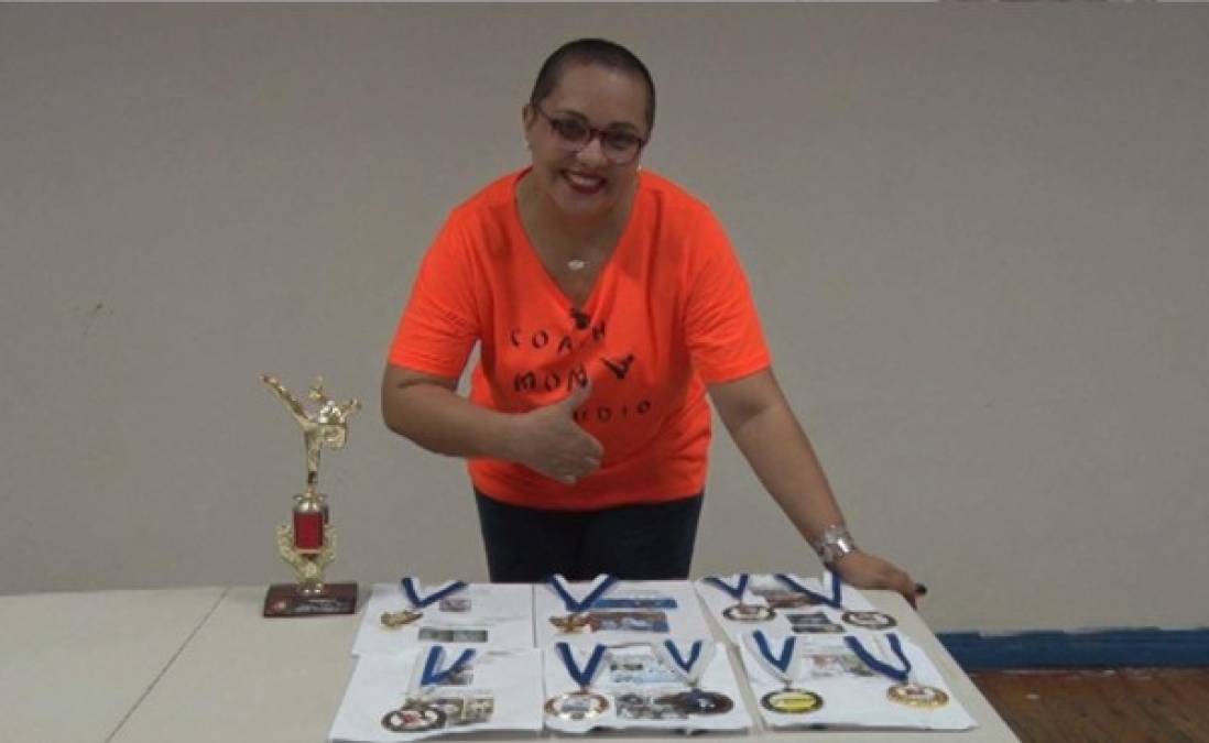 Doña Sue, la madre hondureña, entrenadora de karate que lucha contra el cáncer