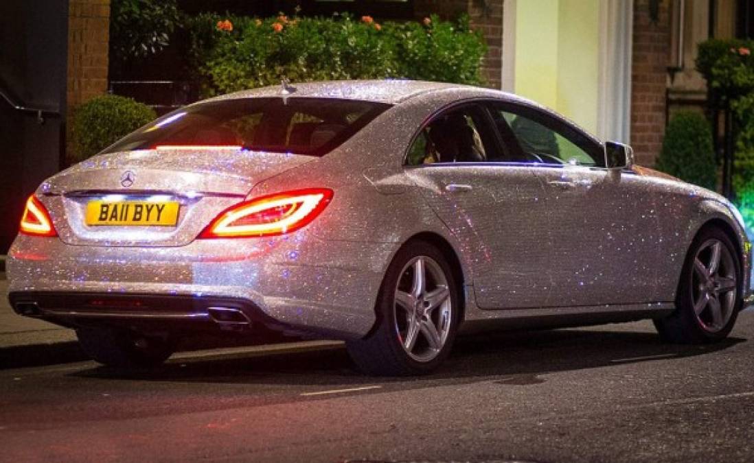 Cubre con un millón de cristales su Mercedez Benz