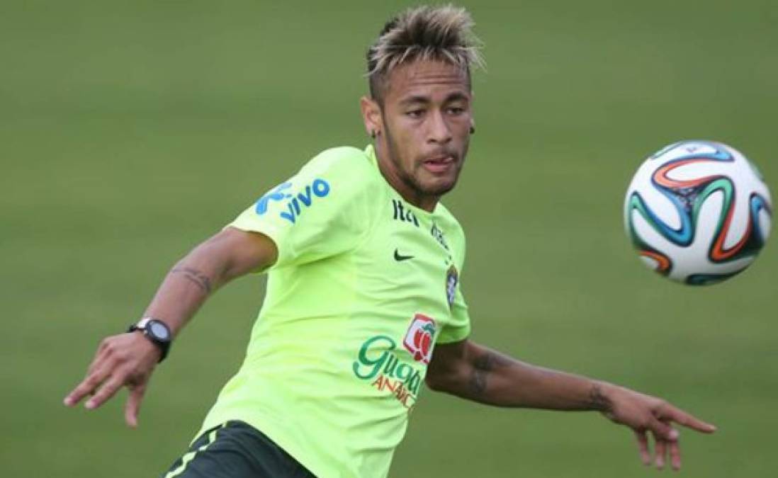 Neymar y Alves estrenan nuevo look en entrenamiento