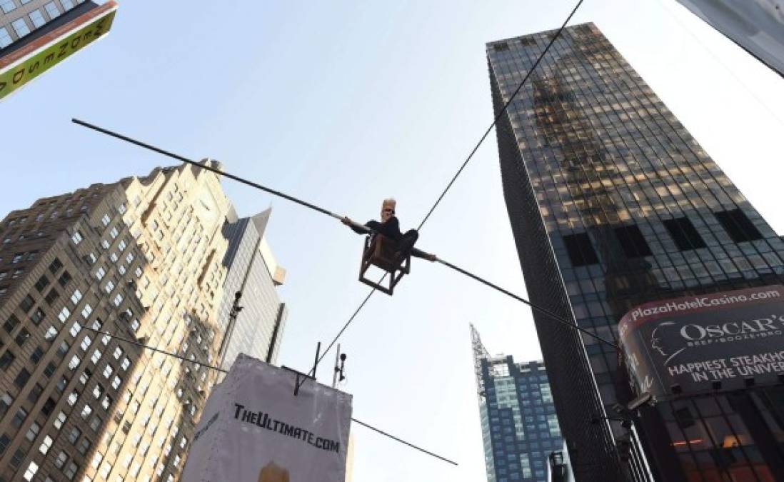 Acrobata desafía los rascacielos de Nueva York
