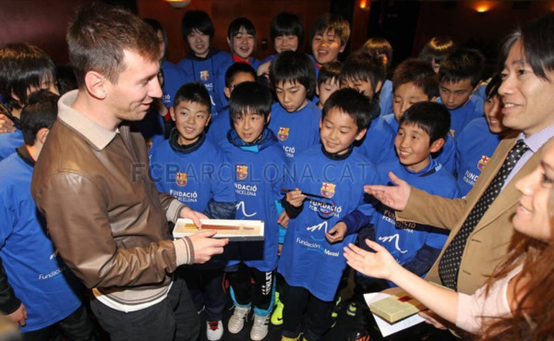 Messi compartió con niños damnificados por tsunami