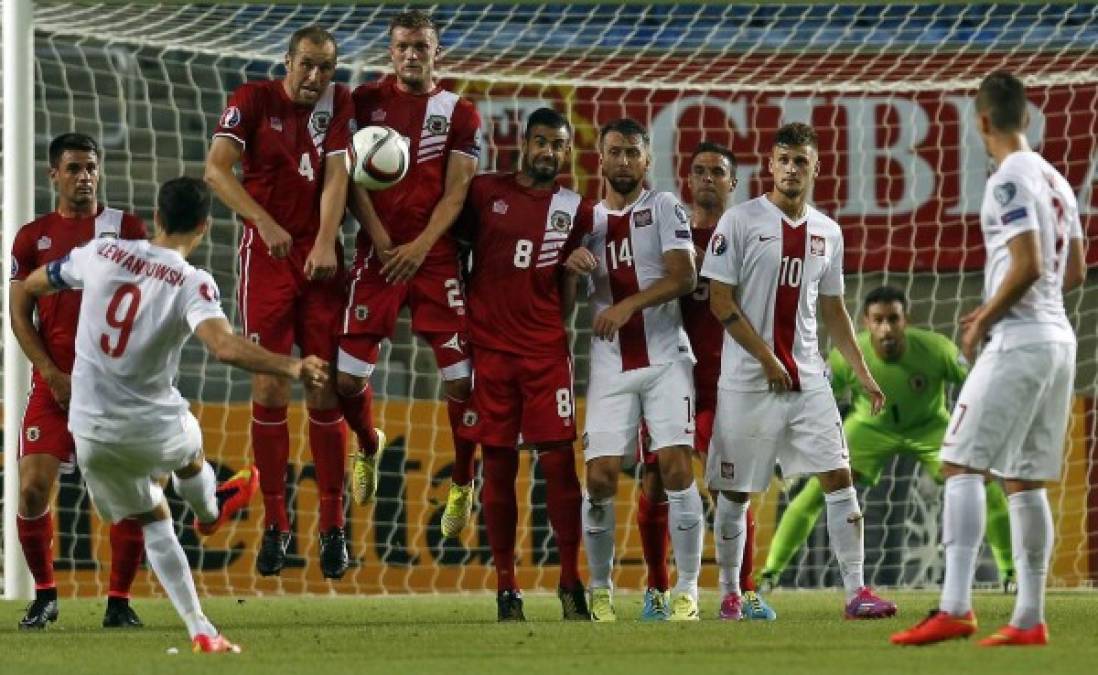 Polonia y Lewandowski destroza a Gibraltar en su debut oficial