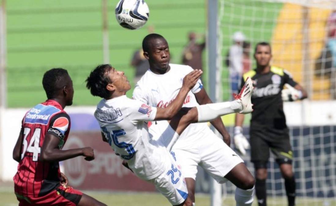 Olimpia gana y le arrebata liderato a Real España