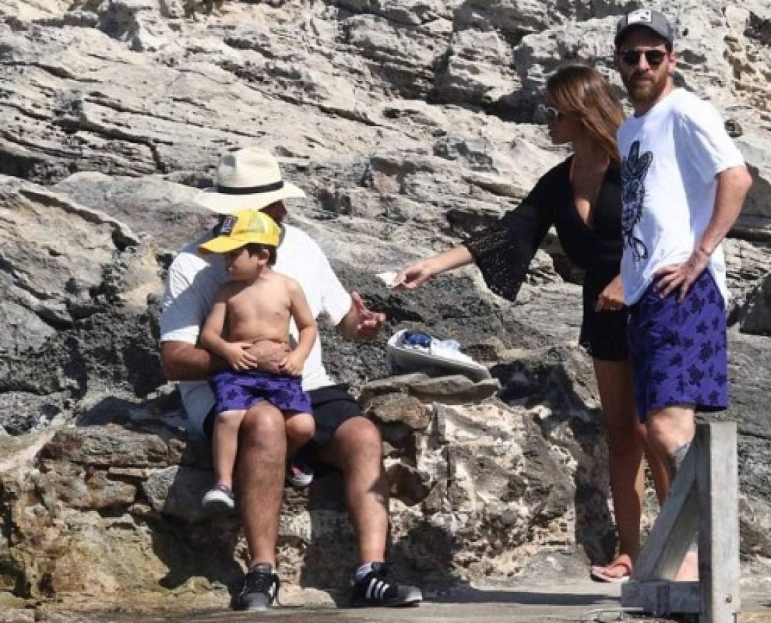 Fotos: Así disfrutan sus vacaciones Messi y Antonella Rocuzzo en Ibiza