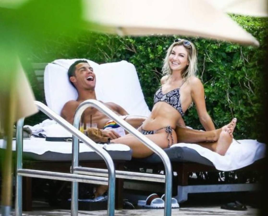 Captan a Cristiano Ronaldo en Miami Beach, con la espectacular rubia Cassandre Davis