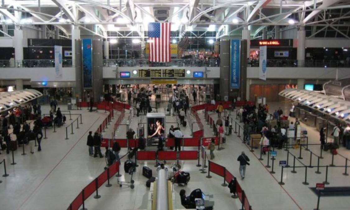 Estados Unidos impondrá estrictas medidas a pasajeros de vuelos internacionales