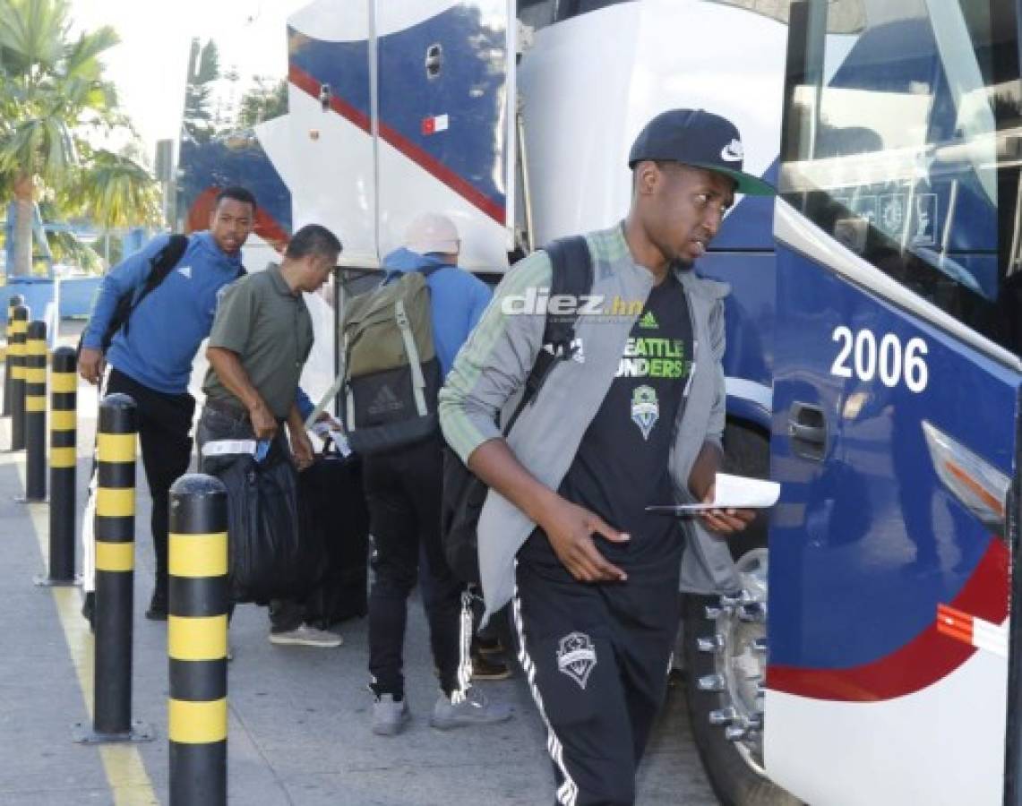 ¡Dos con mascarilla! Las imágenes de la llegada de Seattle Sounders a Honduras