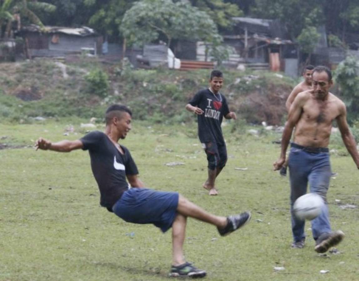 FOTOS: Así es un partido en un bordo de Honduras