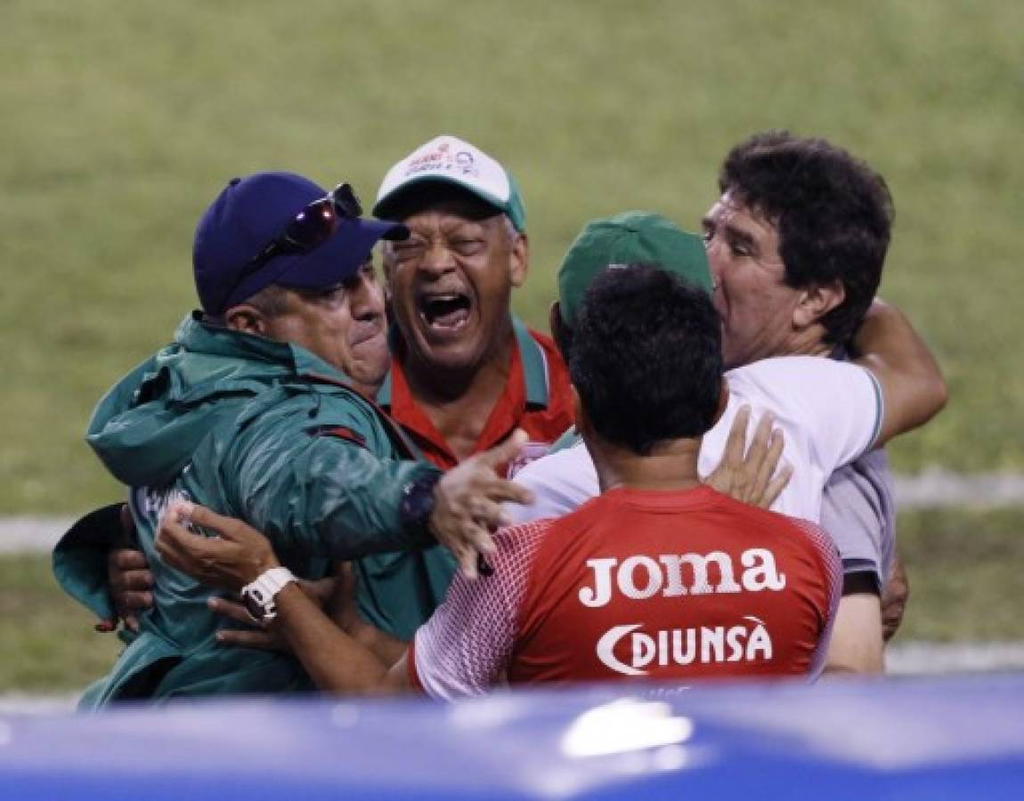 Peleas, expulsiones, festejos y muchas polémicas: Las fotos de Héctor Vargas por Marathón