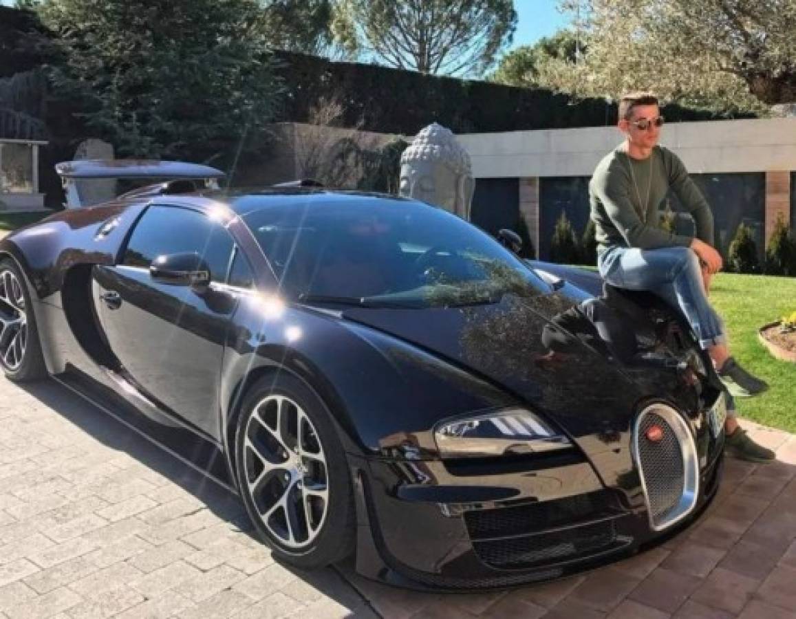 La impresionante colección de autos de CR7 y su nuevo capricho ¡un Bugatti de 8 millones de dólares!