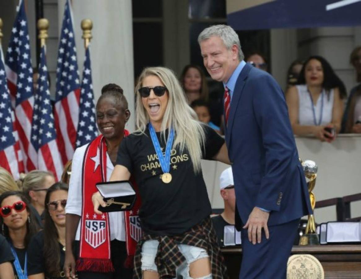 Espectacular y 'polémico' desfile en Nueva York para celebrar con la selección femenina de USA