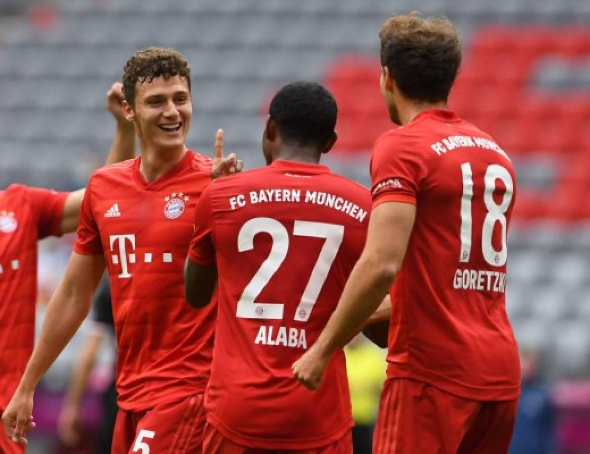 (L-R) Bayern Munich's French defender Benjamin Pavard, Bayern Munich's Austrian defender David Alaba and Munich's German midfielder Leon Goretzka celebrate the 2-0 during the German first division Bundesliga football match FC Bayern Munich v Fortuna Duesseldorf on May 30, 2020 in Munich, southern Germany. (Photo by Christof STACHE / various sources / AFP) / DFL REGULATIONS PROHIBIT ANY USE OF PHOTOGRAPHS AS IMAGE SEQUENCES AND/OR QUASI-VIDEO