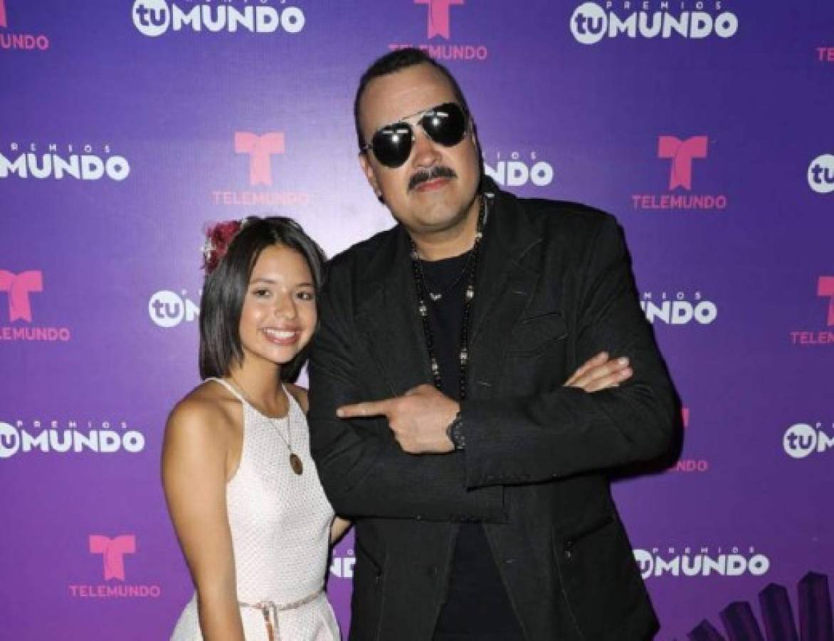 Ángela Aguilar, la mariachi mexicana que se robó el show en la pelea de Canelo Álvarez   