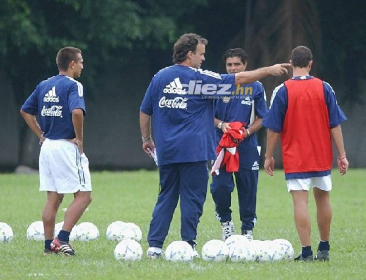 Las fotos que seguramente no habías visto de la visita de Marcelo Bielsa a Honduras en 2003