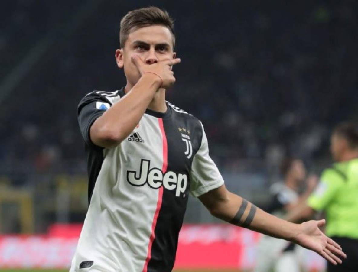 MILAN, ITALY - OCTOBER 06: Paulo Dybala of Juventus celebrates after scoring the opening goal during the Serie A match between FC Internazionale and Juventus at Stadio Giuseppe Meazza on October 6, 2019 in Milan, Italy. (Photo by Emilio Andreoli/Getty Images)