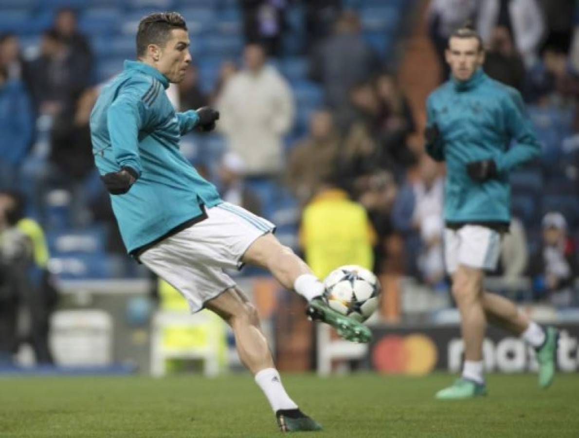 Real Madrid's Portuguese forward Cristiano Ronaldo warms up before during the UEFA Champions League quarter-final second leg football match between Real Madrid CF and Juventus FC at the Santiago Bernabeu stadium in Madrid on April 11, 2018. / AFP PHOTO / CURTO DE LA TORRE