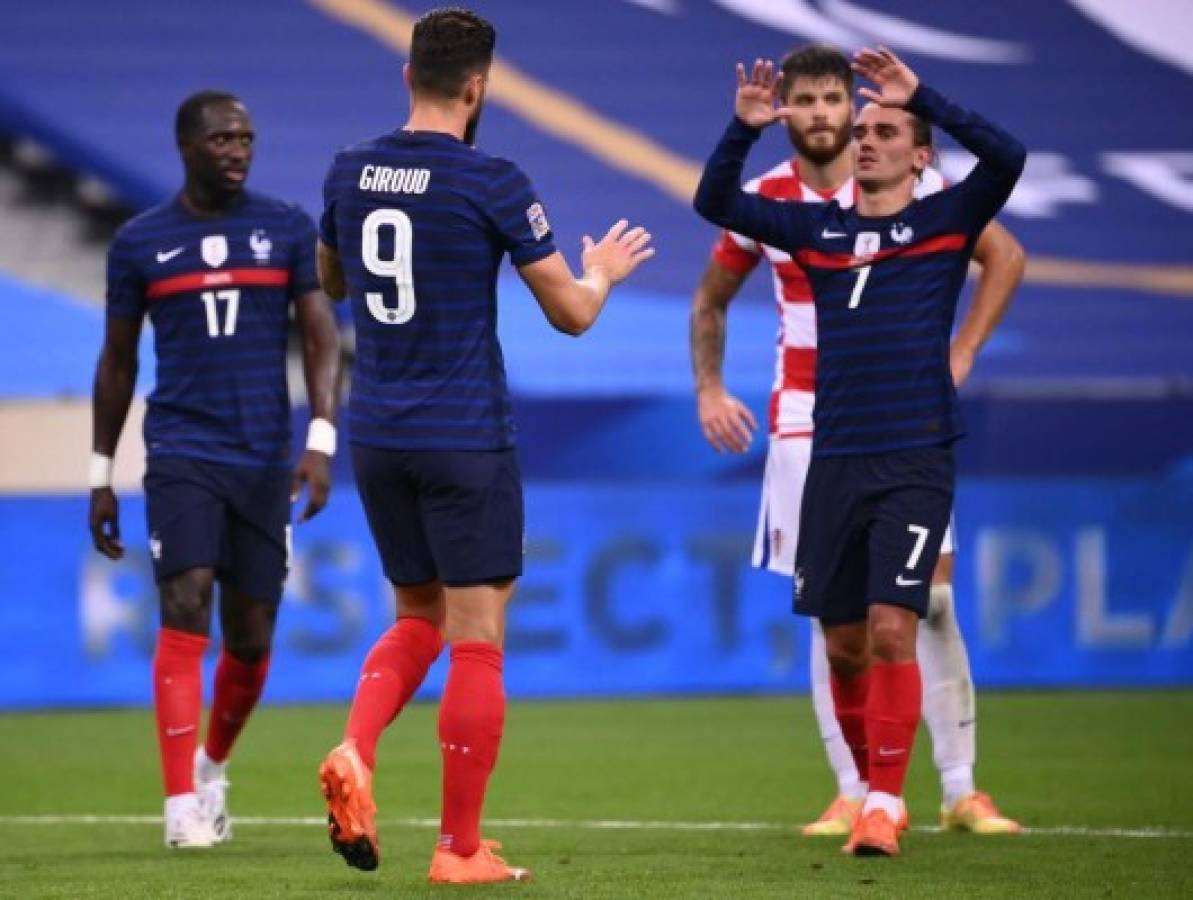 France's forward Olivier Giroud (2nd L) celebrates with team mates after scoring a goal during the UEFA Nations League Group C football match between France and Croatia on September 8, 2020 at the Stade de France in Saint-Denis, near Paris. (Photo by FRANCK FIFE / AFP)