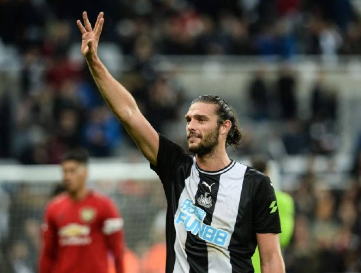 Hasta con campo de fútbol: La lujosa mansión que no puede vender Andy Carroll, futbolista inglés