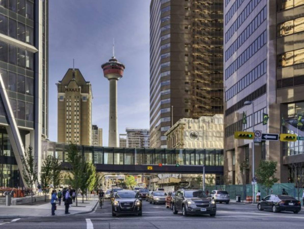 El bonito estadio y la nueva casa de José Escalante en Calgary, Canadá